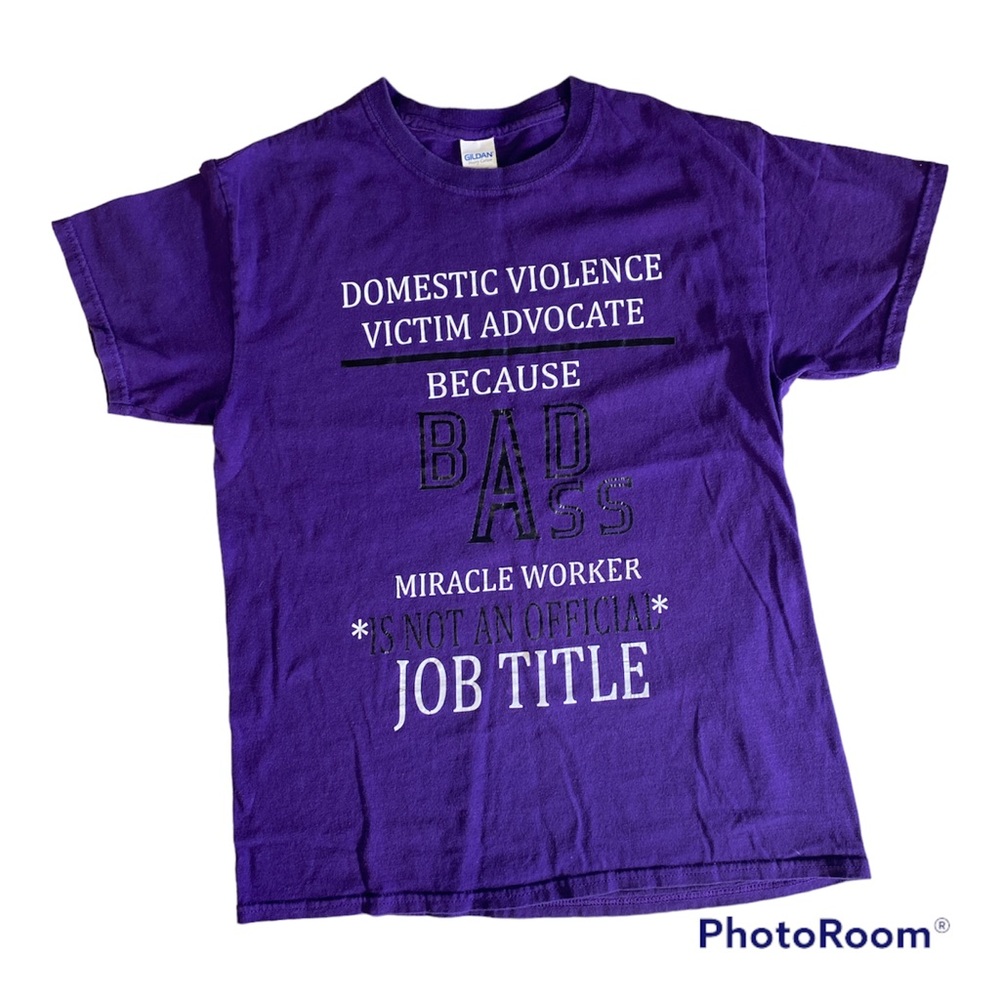 Gildan Heavyweight Womens Size M DOMESTIC VIOLENCE VICTIMS ADVOCATE T-Sh…
